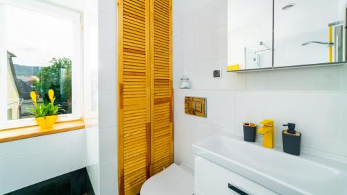 Bilik mandi di Apartament "Nad Jedlicą"