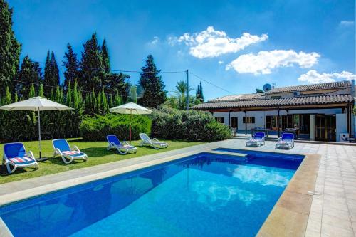 Villa Llobiner by Villa Plus