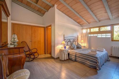 Villa Llobiner by Villa Plus