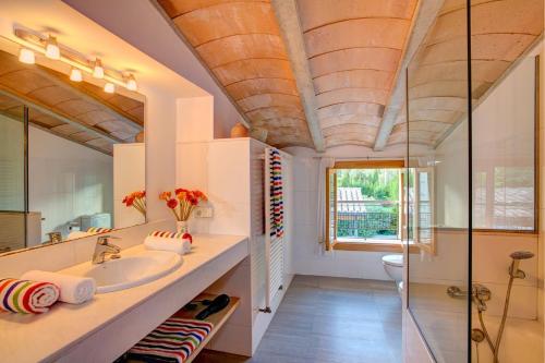 Villa Llobiner by Villa Plus