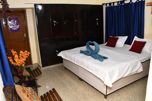 Giường trong phòng chung tại Madhurdarshan homestay