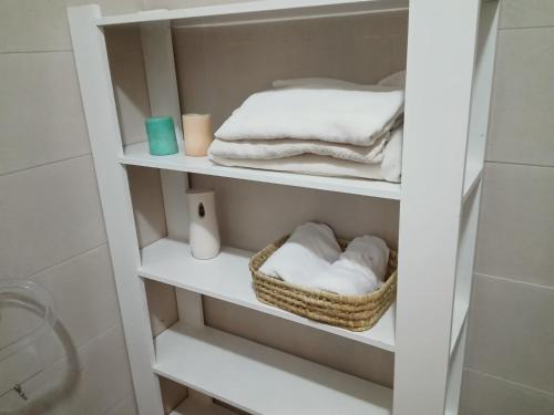 a towel rack in a bathroom with towels at Appart Majorelle entier au Centre Ville in Kenitra