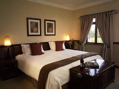 Peermont Mondior Hotelにあるベッド