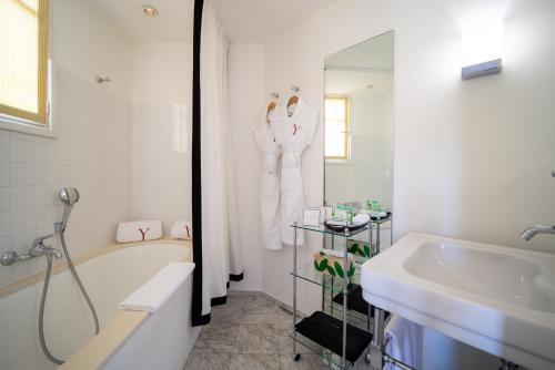 Koupelna v ubytování Hôtel Le Y