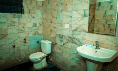 Koupelna v ubytování Hotel Arunachala