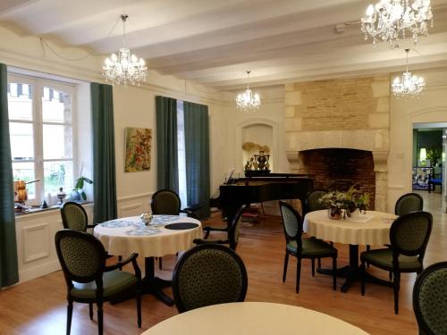 Restoran ili drugo mesto za obedovanje u objektu Résidence Services Château Saint Pierre Oursin