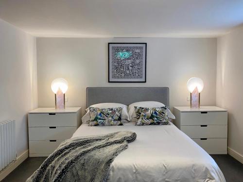 a bedroom with a bed with two lamps on it at Jays Bay Entire Luxury Apartment by the Beach Gt Yarmouth in Great Yarmouth