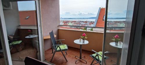 Posedenie v ubytovaní Large 3-bedroom apartment near Split Dalmatia