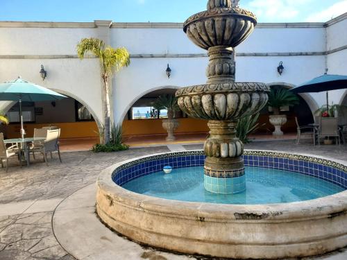 a fountain in the middle of a courtyard at HOTEL MISION SANTA MARIA in San Quintín