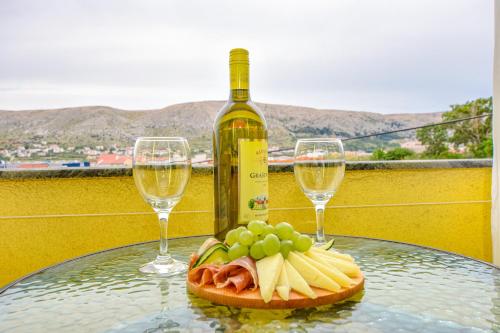 Apartments Kate - with Balcony & Free Private Parking Near the Centre