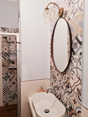 a bathroom with a sink and a mirror at Eva Luna in Ostuni