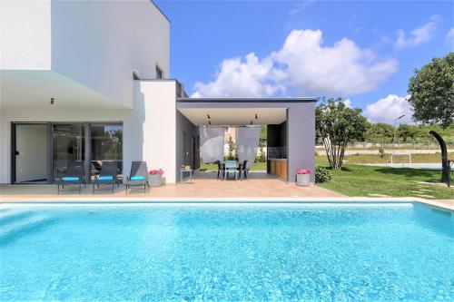 Kolam renang di atau dekat dengan Luxury Villa Hedone with heated pool, welness and playground