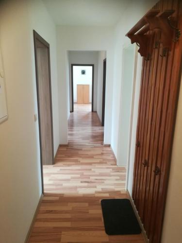 a hallway of a house with a wooden floor at Ferienwohnung Karsten - nahe Chemnitz in Limbach - Oberfrohna