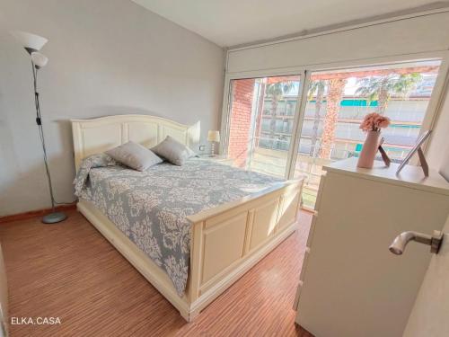 Fotografie z fotogalerie ubytování APARTAMENTO MUY LUMINOSO EN SEGUNDA LÍNEA DE MAR v destinaci Roda de Bará