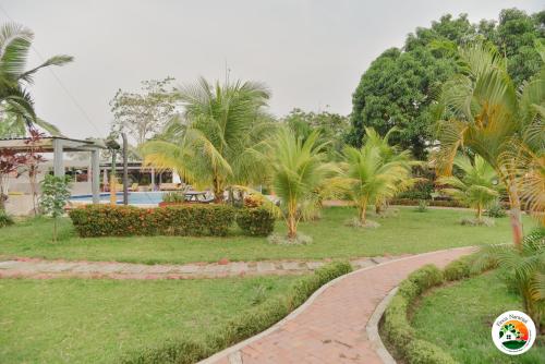 Um jardim no exterior de Hotel Finca Naranjal