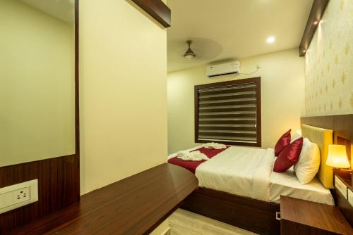 a small bedroom with a bed and a window at Daan Regency in Trichūr