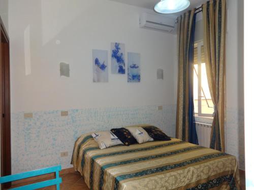 A bed or beds in a room at B&B Twins