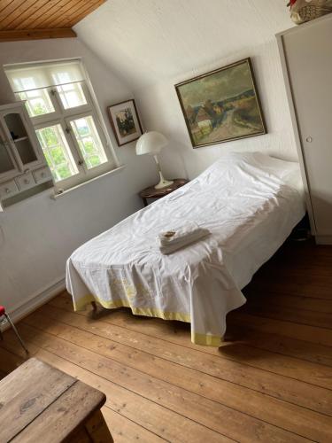Ліжко або ліжка в номері Sølyst