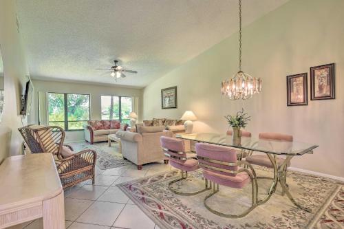 Sunny Sarasota Villa with Lanai Less Than 5 Mi to Beach