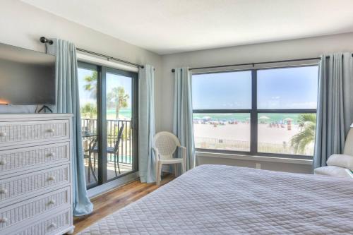 Gallery image of 103 - Sandy Shores in St. Pete Beach