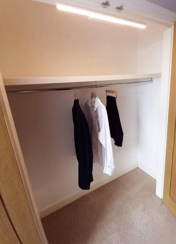 Ultra-Luxury City centre 2 bed apartment, with FREE parking photo 12