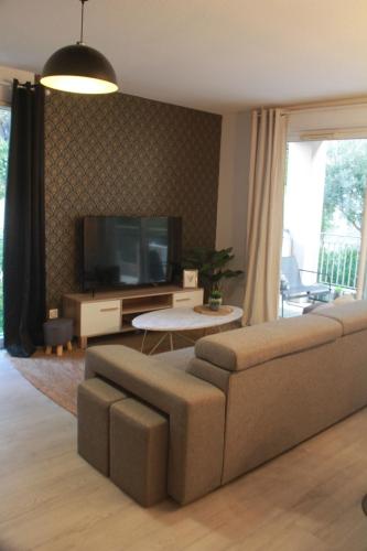 LA VILLA ONDINE - Spacieux appartement sur les collines Nicoises - Piscine - 2 parkings - Clim - Wifi
