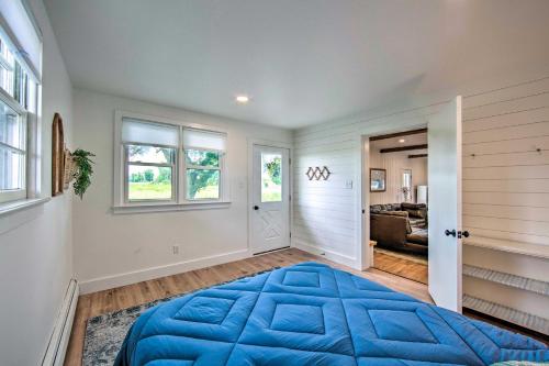 Η κουζίνα ή μικρή κουζίνα στο 3 Mi to Dutch Wonderland Serene Home with Deck
