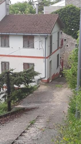 a white house with a road in front of it at DOMUS SERAFINA - Pennapiedimonte Chieti in Pennapiedimonte