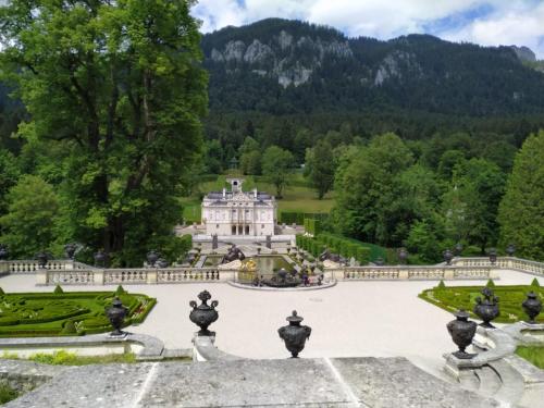 a view of the palace of versailles from the gardens at Ferienwohnung Dana in Murnau am Staffelsee