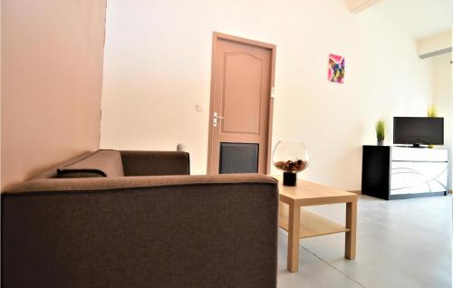 Photo de la galerie de l'établissement Stunning Apartment In Pont-St-Esprit, à Saint-Paulet-de-Caisson