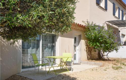 Photo de la galerie de l'établissement Stunning Apartment In Pont-St-Esprit, à Saint-Paulet-de-Caisson