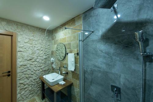 a bathroom with a shower and a sink at Ahiyan Hotel in Uchisar