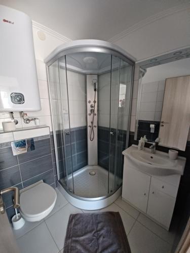 Un baño de To8 apartman