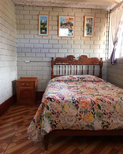 Una cama o camas en una habitación de Jo´s Place