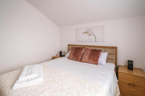 Ein Bett oder Betten in einem Zimmer der Unterkunft Mikonos apartman