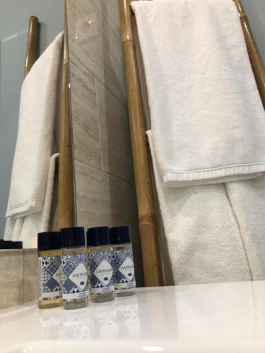 a group of four blue and white towels on a counter at Godinho's House in Matosinhos