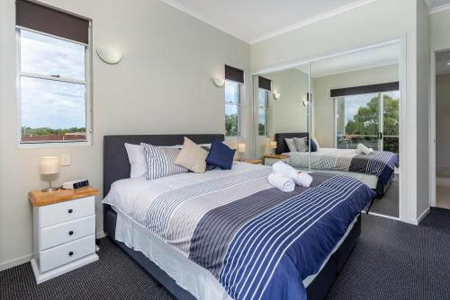A bed or beds in a room at Keith's on Pumicestone, 1 of the 4 most popular units on Bribie