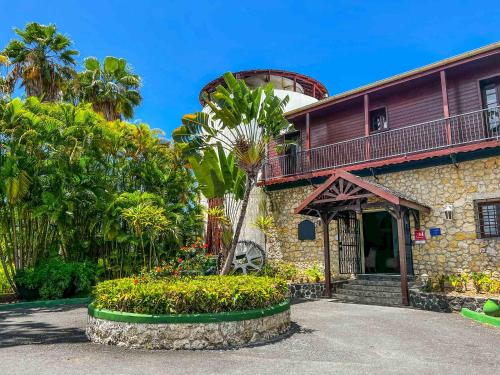 Jardí fora de Auberge de la Vieille Tour