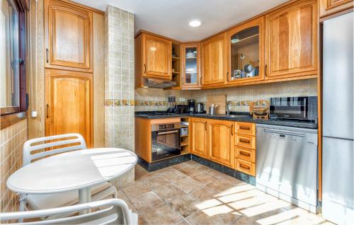 Gorgeous Home In Marbella With Kitchen