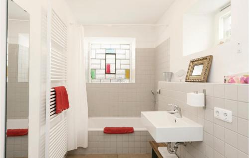 ห้องน้ำของ Amazing Home In Zeil Am Main With 3 Bedrooms And Wifi