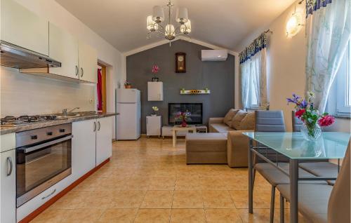 2 Bedroom Stunning Home In Medulin
