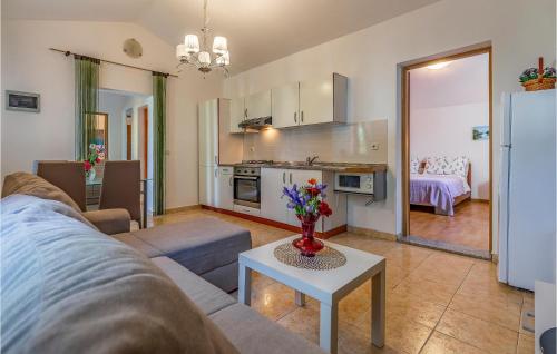2 Bedroom Stunning Home In Medulin