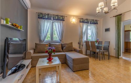 2 Bedroom Stunning Home In Medulin