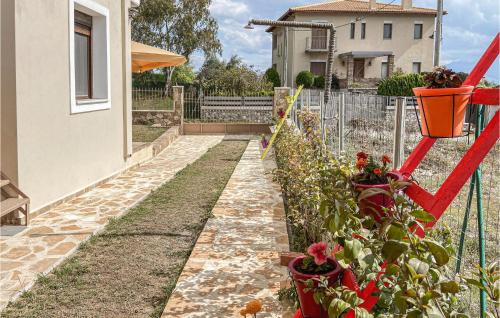 Jardín al aire libre en 2 Bedroom Cozy Apartment In Nafpaktos