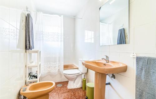 Koupelna v ubytování Beautiful Apartment In Cordoba With Kitchenette