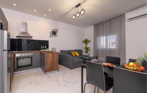 Cozy Apartment In Kastel Gomilica