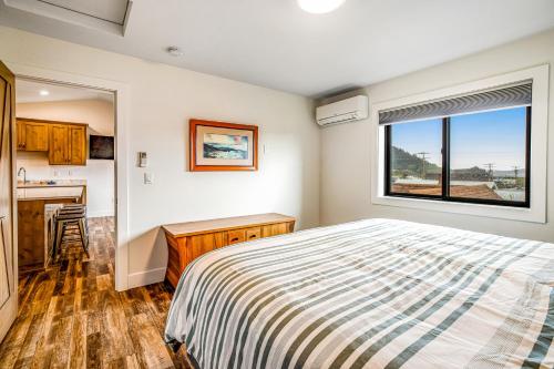 Postel nebo postele na pokoji v ubytování Dungeness Suite