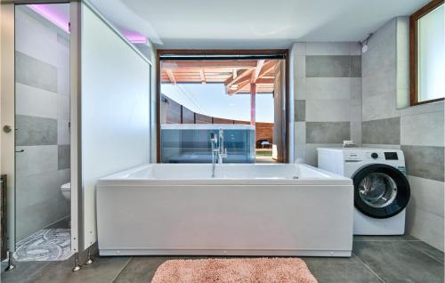 Kúpeľňa v ubytovaní Beautiful Home In Ljubescica With Wifi