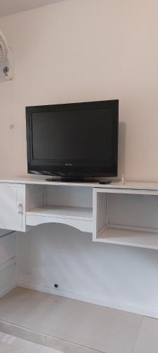 a flat screen tv sitting on top of a white entertainment center at Casa de Huespedes Villa Hermosa in La Vega