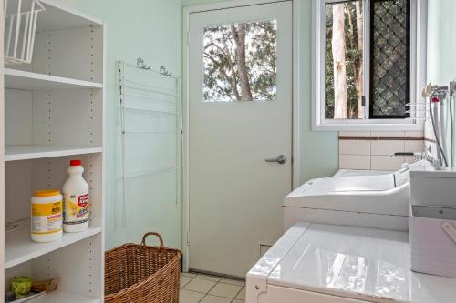 a bathroom with a sink and a shower at Tree House Toowoomba - Peace & Quiet in tree tops in Preston